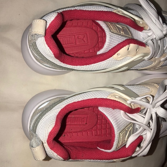 Brand new white pumas - Picture 5 of 6